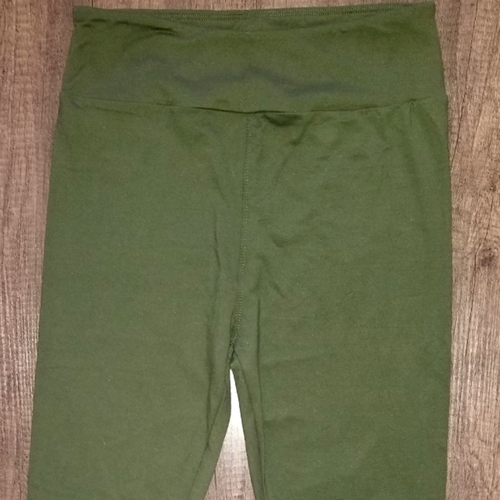 Olive green LULAROE leggings!